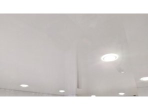 Монтаж потолка в квартире 24 м2 с использованием пленки VIPCEILING серии MONLANGE L9001 (4.35)