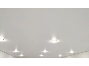 Монтаж потолка в спальне 16 м2 с использованием пленки VIPCEILING серии MONLANGE M9001 (3.25)