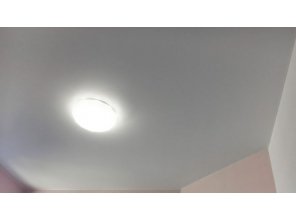 Монтаж потолка в спальне 9 м2 с использованием пленки VIPCEILING серии MONLANGE M9001 (3.25)