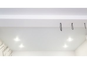 Монтаж потолка на кухне 15 м2 с использованием пленки VIPCEILING серии MONLANGE M9001 (2.60)