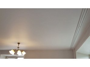 Монтаж потолка в квартире 29 м2 с использованием пленки VIPCEILING серии MONLANGE M9001 (3.25)