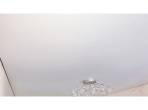 Монтаж потолка в гостиной 17 м2 с использованием пленки VIPCEILING серии MONLANGE M9001 (3.25)