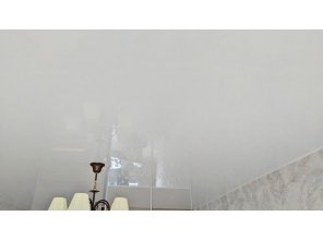 Монтаж потолка в спальне 15 м2 с использованием пленки VIPCEILING серии MONLANGE L9001 (3.25)