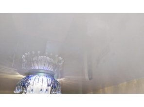 Монтаж потолка в спальне 17 м2 с использованием пленки VIPCEILING серии MONLANGE L9001 (3.25)