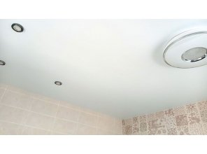 Монтаж потолка на кухне 13 м2 с использованием пленки VIPCEILING серии MONLANGE M9001 (3.25)