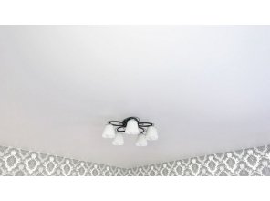 Монтаж потолка в спальне 12 м2 с использованием пленки VIPCEILING серии MONLANGE M9001 (3.50)