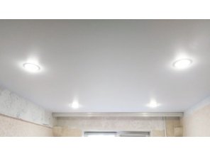 Монтаж потолка в спальне 7 м2 с использованием пленки VIPCEILING серии MONLANGE M9001 (2.60)