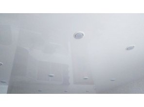 Монтаж потолка на кухне 13 м2 с использованием пленки VIPCEILING серии MONLANGE L9001 (3.50)