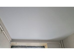 Монтаж потолка на кухне 8 м2 с использованием пленки VIPCEILING серии MONLANGE M9001 (2.60)