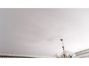 Монтаж потолка в гостиной 14 м2 с использованием пленки VIPCEILING серии MONLANGE M9001 (2.15)