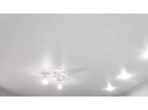 Монтаж потолка на кухне 14 м2 с использованием пленки VIPCEILING серии MONLANGE S9020 (3.25)