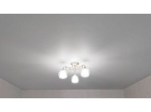 Монтаж потолка в спальне 12 м2 с использованием пленки VIPCEILING серии MONLANGE M9001 (3.25)