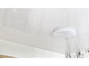 Монтаж потолка в спальне 10 м2 с использованием пленки VIPCEILING серии MONLANGE L9001 (3.25)