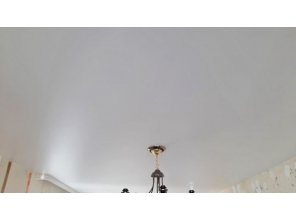 Монтаж потолка в гостиной 17 м2 с использованием пленки VIPCEILING серии MONLANGE S9020 (3.25)