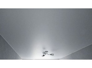 Монтаж потолка в спальне 14 м2 с использованием пленки VIPCEILING серии MONLANGE M9001 (2.60)