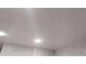 Монтаж потолка в ванной 7 м2 с использованием пленки VIPCEILING серии MONLANGE L9001 (3.25)
