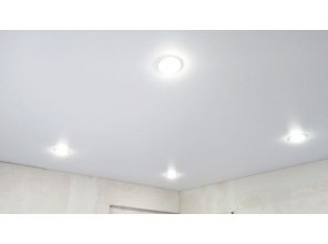 Монтаж потолка на кухне 7 м2 с использованием пленки VIPCEILING серии MONLANGE M9001 (3.25)