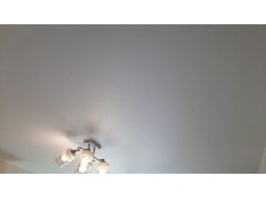 Монтаж потолка на кухне 6 м2 с использованием пленки VIPCEILING серии MONLANGE M9001 (2.60)