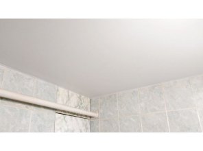 Монтаж потолка в ванной 3 м2 с использованием пленки VIPCEILING серии MONLANGE M9001 (2.15)