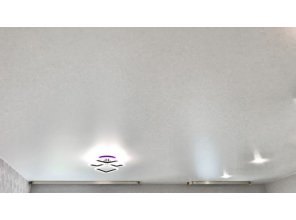 Монтаж потолка в квартире 24 м2 с использованием пленки VIPCEILING серии MONLANGE M9001 (5.45)