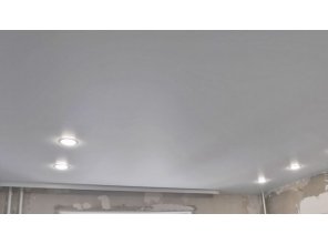 Монтаж потолка на кухне 11 м2 с использованием пленки VIPCEILING серии MONLANGE M9001 (3.50)