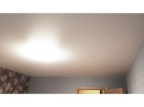 Монтаж потолка в гостиной 13 м2 с использованием пленки VIPCEILING серии MONLANGE M9001 (3.25)