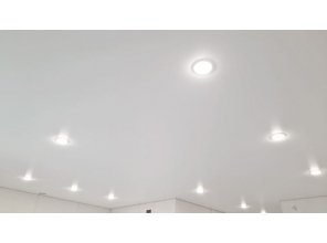 Монтаж потолка в квартире 28 м2 с использованием пленки VIPCEILING серии MONLANGE M9001 (4.90)