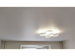 Монтаж потолка на кухне 9 м2 с использованием пленки VIPCEILING серии MONLANGE S9020 (3.25)