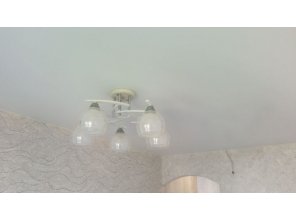 Монтаж потолка в спальне 7 м2 с использованием пленки VIPCEILING серии MONLANGE M9001 (2.60)