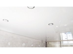 Монтаж потолка в спальне 10 м2 с использованием пленки VIPCEILING серии MONLANGE L9001 (2.60)