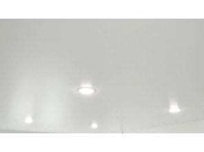 Монтаж потолка в спальне 12 м2 с использованием пленки VIPCEILING серии MONLANGE S9020 (3.25)