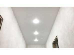 Монтаж потолка в коридоре 8 м2 с использованием пленки VIPCEILING серии MONLANGE M9001 (2.15)
