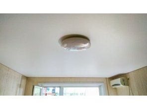 Монтаж потолка в гостиной 17 м2 с использованием пленки VIPCEILING серии MONLANGE M9001 (3.25)