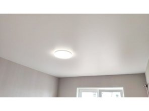 Монтаж потолка в спальне 14 м2 с использованием пленки VIPCEILING серии MONLANGE M9001 (3.25)