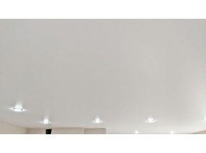 Монтаж потолка на кухне 25 м2 с использованием пленки VIPCEILING серии MONLANGE M9001 (4.35)