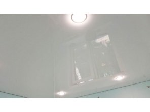 Монтаж потолка в спальне 8 м2 с использованием пленки VIPCEILING серии MONLANGE L9001 (2.60)