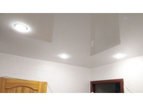 Монтаж потолка в прихожей 5 м2 с использованием пленки VIPCEILING серии MONLANGE L9001 (2.15)