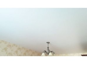 Монтаж потолка в спальне 17 м2 с использованием пленки VIPCEILING серии MONLANGE M9001 (3.25)