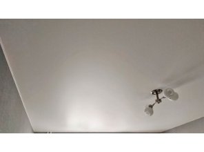 Монтаж потолка для зала 19 м2 с использованием пленки VIPCEILING серии MONLANGE M9001 (3.50)