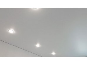 Монтаж потолка в спальне 9 м2 с использованием пленки VIPCEILING серии MONLANGE M9001 (2.60)