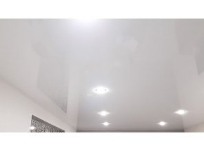 Монтаж потолка для зала 17 м2 с использованием пленки VIPCEILING серии MONLANGE L9001 (3.25)