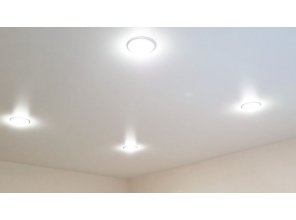 Монтаж потолка в спальне 9 м2 с использованием пленки VIPCEILING серии MONLANGE M9001 (3.25)