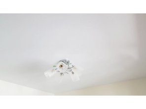 Монтаж потолка на кухне 10 м2 с использованием пленки VIPCEILING серии MONLANGE M9001 (3.50)