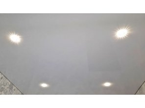 Монтаж потолка в спальне 8 м2 с использованием пленки VIPCEILING серии MONLANGE L9001 (3.25)