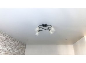 Монтаж потолка для зала 16 м2 с использованием пленки VIPCEILING серии MONLANGE M9001 (3.25)