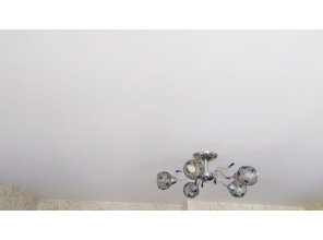 Монтаж потолка в спальне 12 м2 с использованием пленки VIPCEILING серии MONLANGE M9001 (3.25)