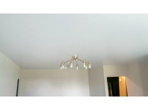 Монтаж потолка в квартире 18 м2 с использованием пленки VIPCEILING серии MONLANGE S9020 (4.00)