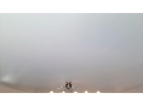 Монтаж потолка для зала 22 м2 с использованием пленки VIPCEILING серии MONLANGE M9001 (4.00)