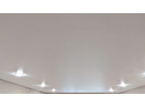 Монтаж потолка в гостиной 17 м2 с использованием пленки VIPCEILING серии MONLANGE M9001 (3.25)