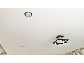 Монтаж потолка в спальне 12 м2 с использованием пленки VIPCEILING серии MONLANGE M9001 (3.25)